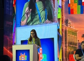 Dra Verônica Castro Lima, oftalmologista do HHCL/IBOPC, foi uma das palestrantes do evento.