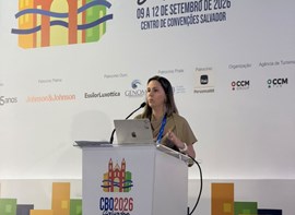 Dra. Camila Kock, durante a sua palestra no CBO 2026.